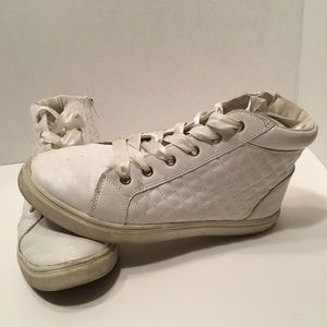 Justice all white textured high tops women’s 8